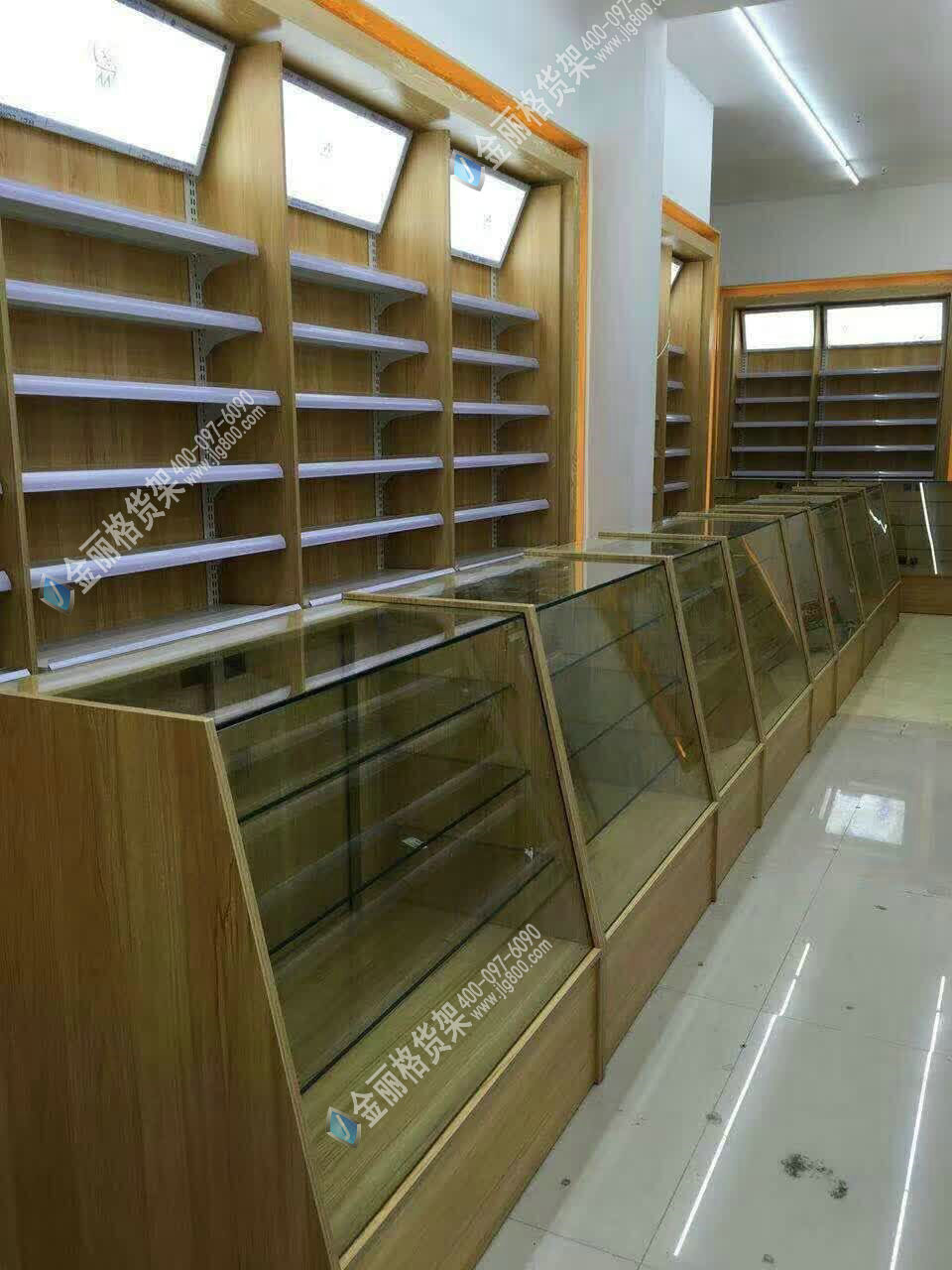 广东药店货架，木纹处方前柜和处方背柜